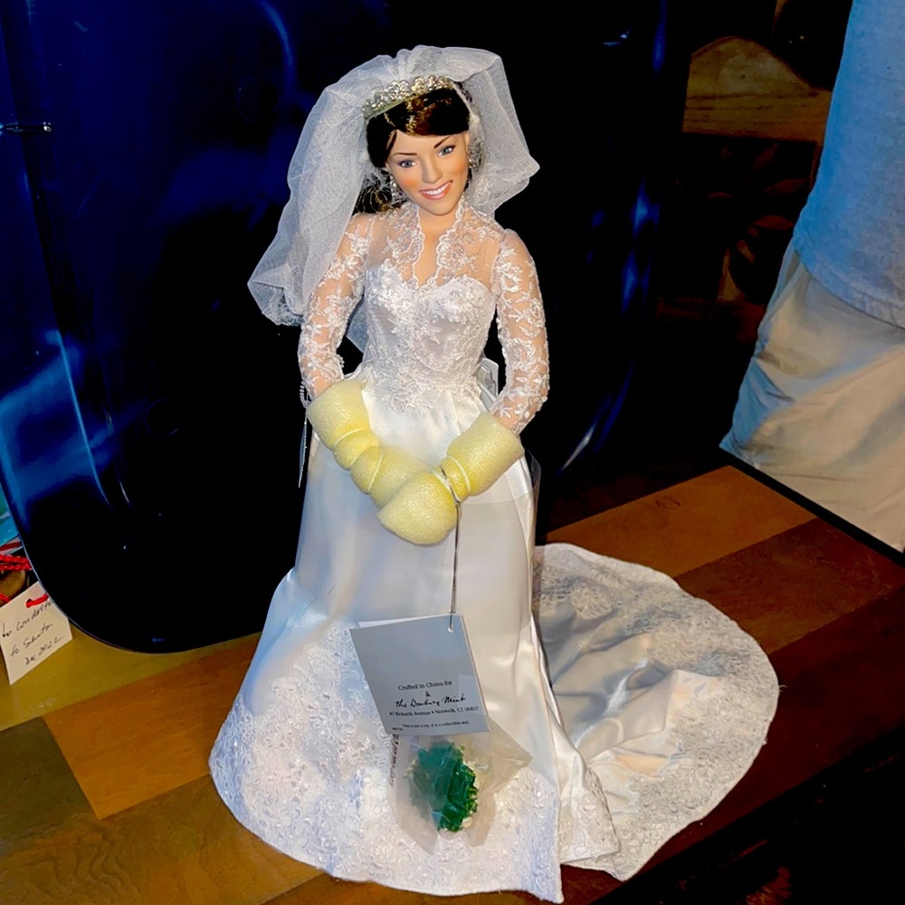 Danbury Mint the princess, Kate bride doll